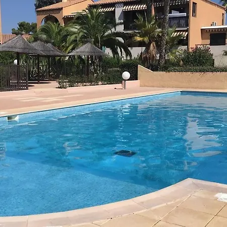 Mezzanine Piscine Presqu'ile De Giens Hyères