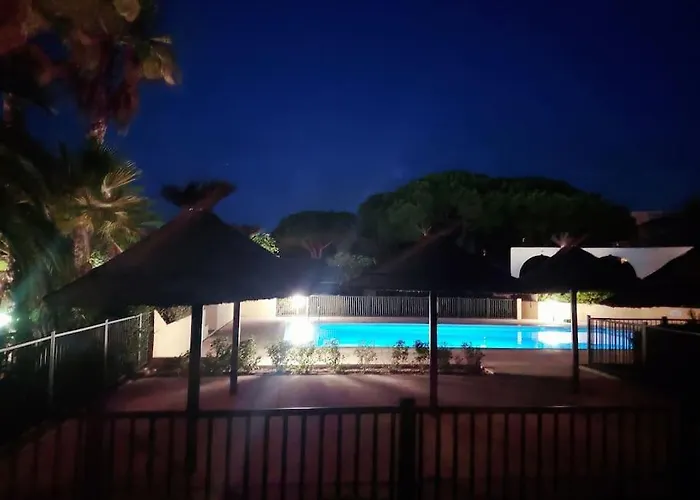 Mezzanine Piscine Presqu'ile De Giens Hyères
