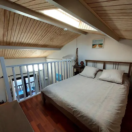 Mezzanine Piscine Presqu'ile De Giens